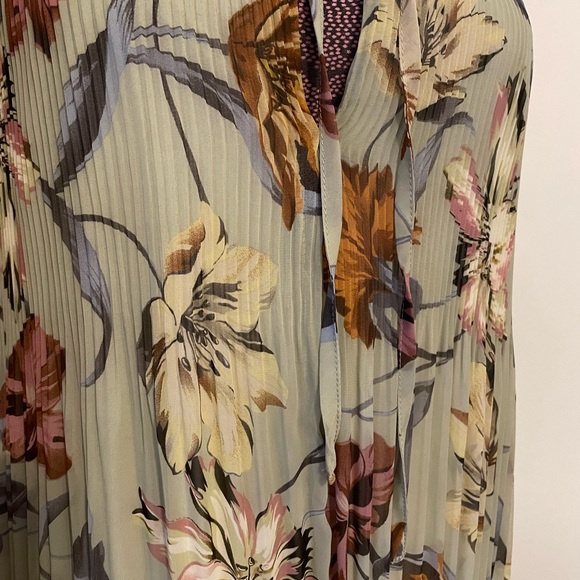 Forever Unique U Collection green pleated high neck floral mini dress Size 8 - Picture 6 of 10